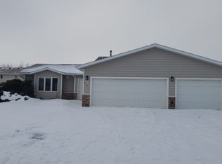 4201 36th Ave NW, Mandan, ND 58554