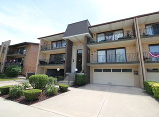 4121 W 93rd Pl APT 2E, Oak Lawn, IL 60453