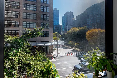 Rented by R New York