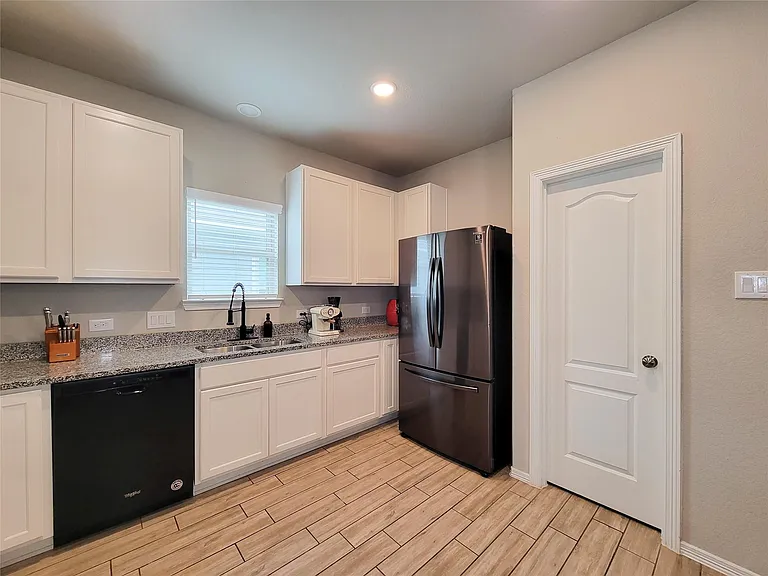 24802 Winema Woods Ln — Photo 14