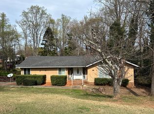 10 Hampton Ct, Greenville, SC 29609