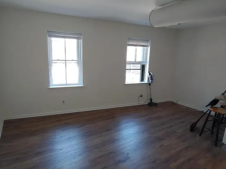 117 Green Ln #C — Photo 7