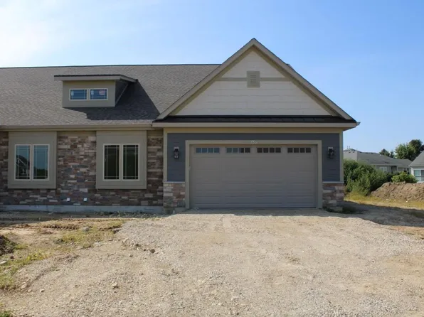 629 Lambert COURT #9-2, Slinger, WI 53086