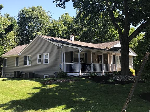 3rd image of 14 Deerwood Dr