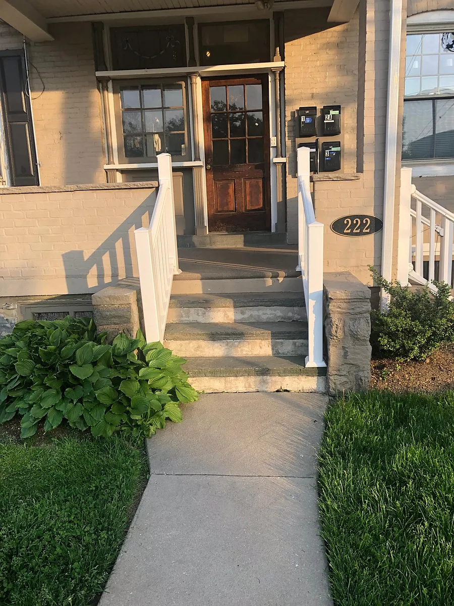 Building Photo - 222 W Lancaster Ave #2F