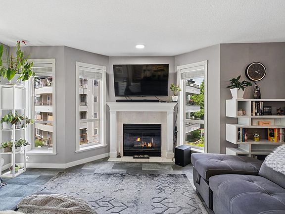 2nd image of 2575 Ware St #311