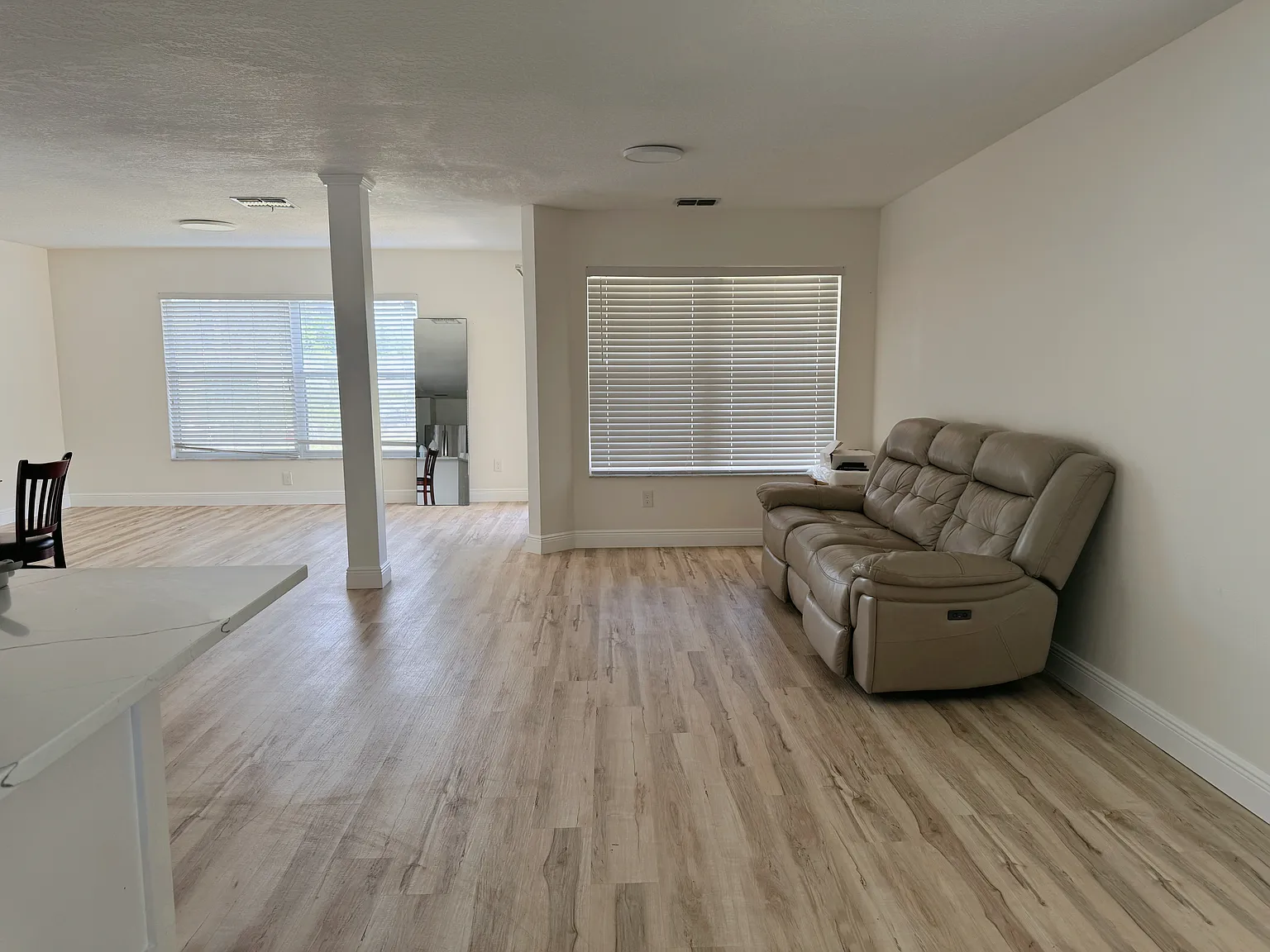 4 bed, 2.5 bath, 2404 sqft, $2,900 — Photo 2