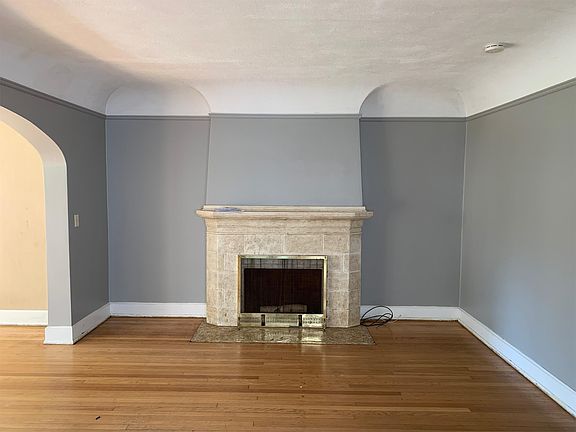 2nd image of 2911 N Bartlett Ave
