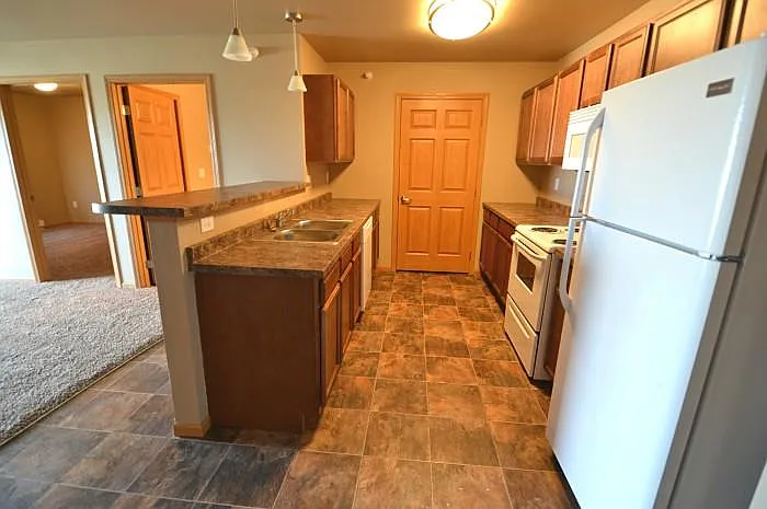 Sidney Apartments — Photo 36