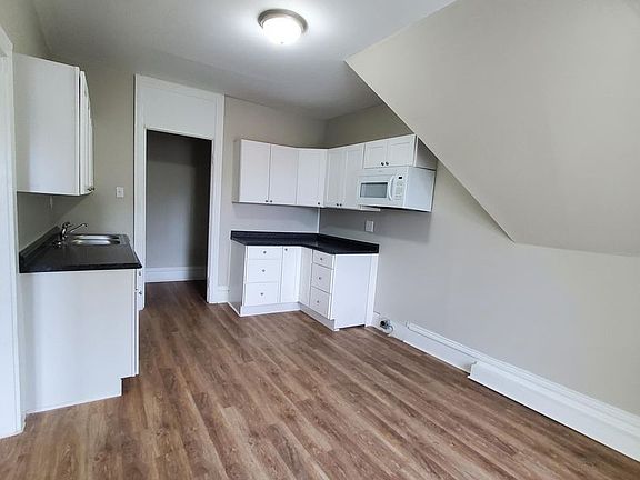 3rd image of 300 Pennsylvania Ave APT 3S
