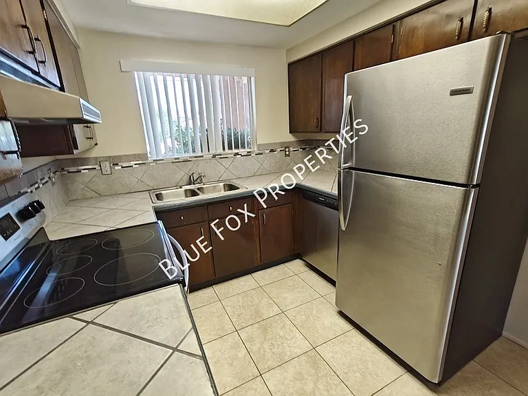 2618 S Camino Seco — Photo 9