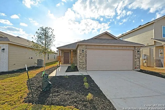 1136 Whitneyway Ln — Photo 1