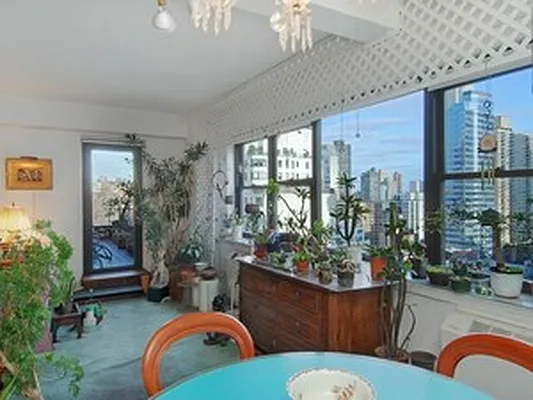 Sold by Corcoran | media 14