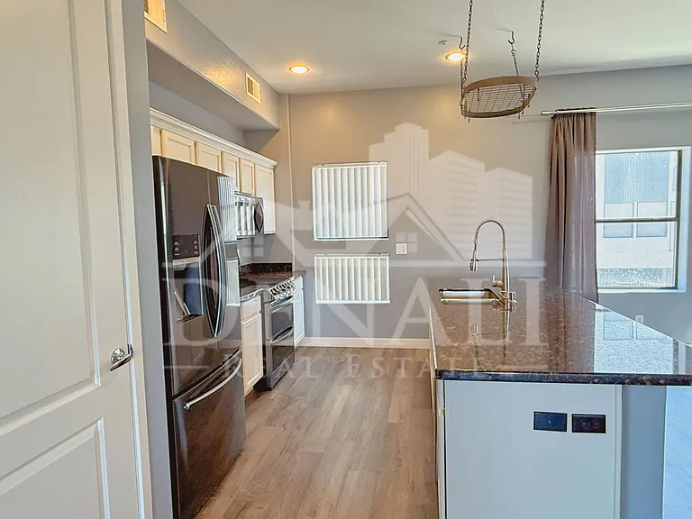 4710 E Culver St — Photo 9