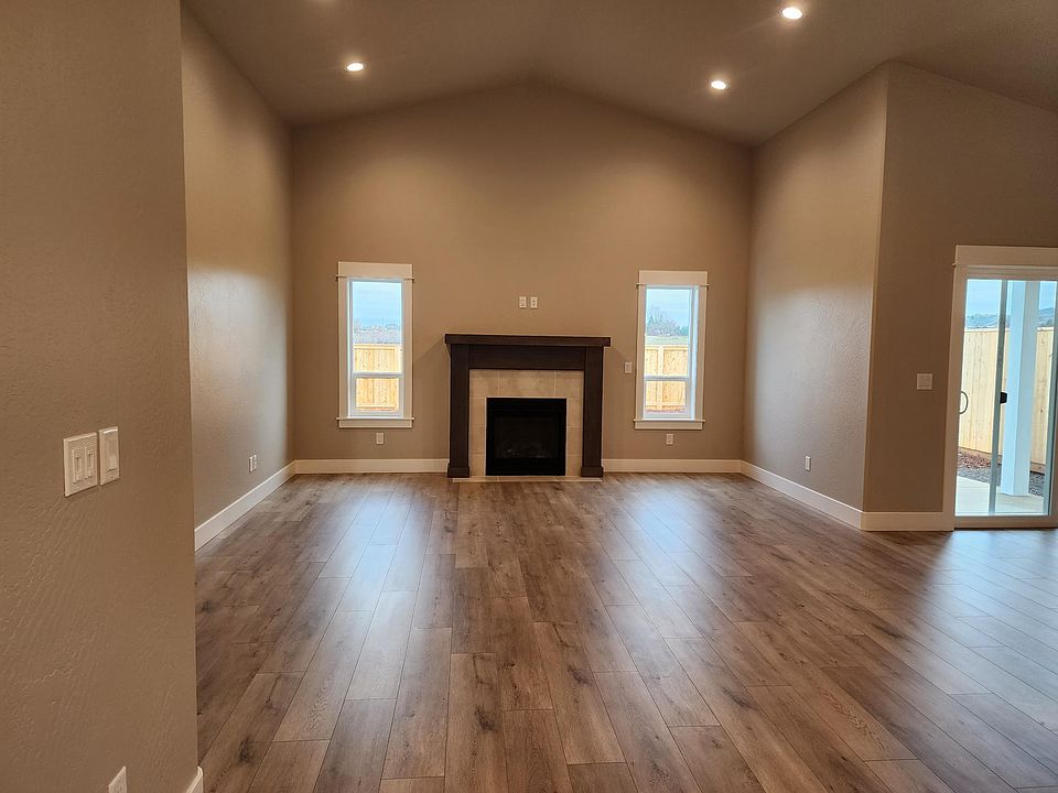2nd image of 3741 Folium St
