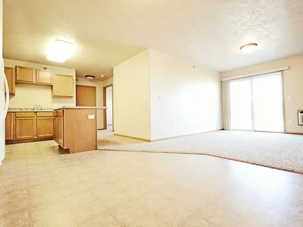 11 36th Ave NW, 11 36th Ave NW APT 102, Minot, ND 58703