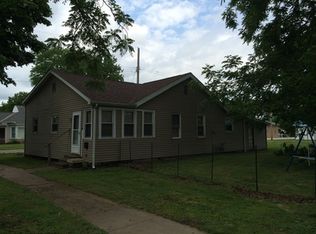 213 W South St, Mount Sterling, IL 62353