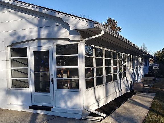 Sunroom about 200 sqft