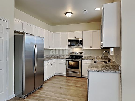 4th image of 701 McCarthy Dr