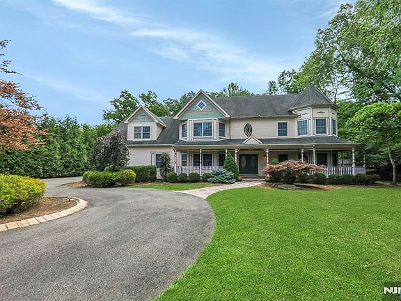 4th image of 765 Colonial Rd