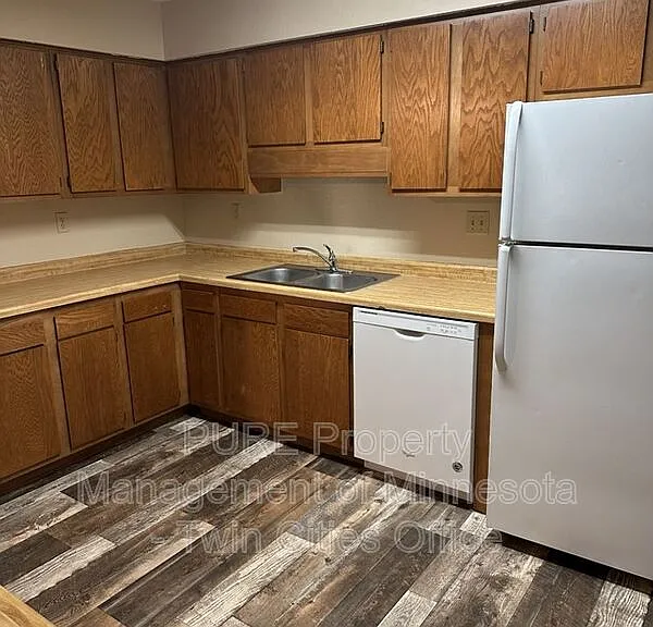 221 Grand Ave W #204 — Photo 4