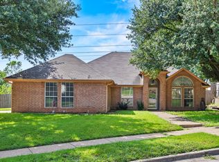 10229 Trail Ridge Dr, Benbrook, TX 76126