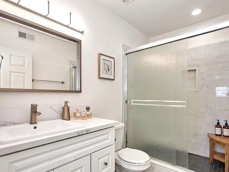 145 N Alexandria Ave — Photo 7