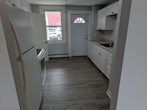 3rd image of 12 Cottage St #11434394