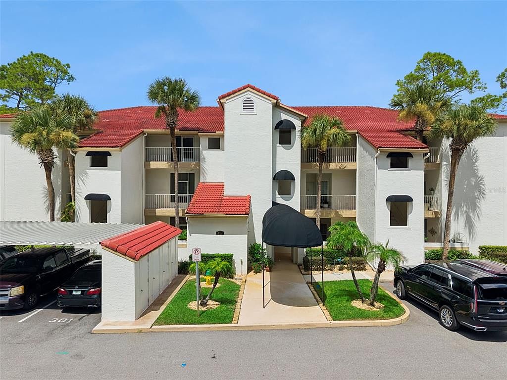 459 HAMPTONCREST CIRCLE #205 — Heathrow Country Club
