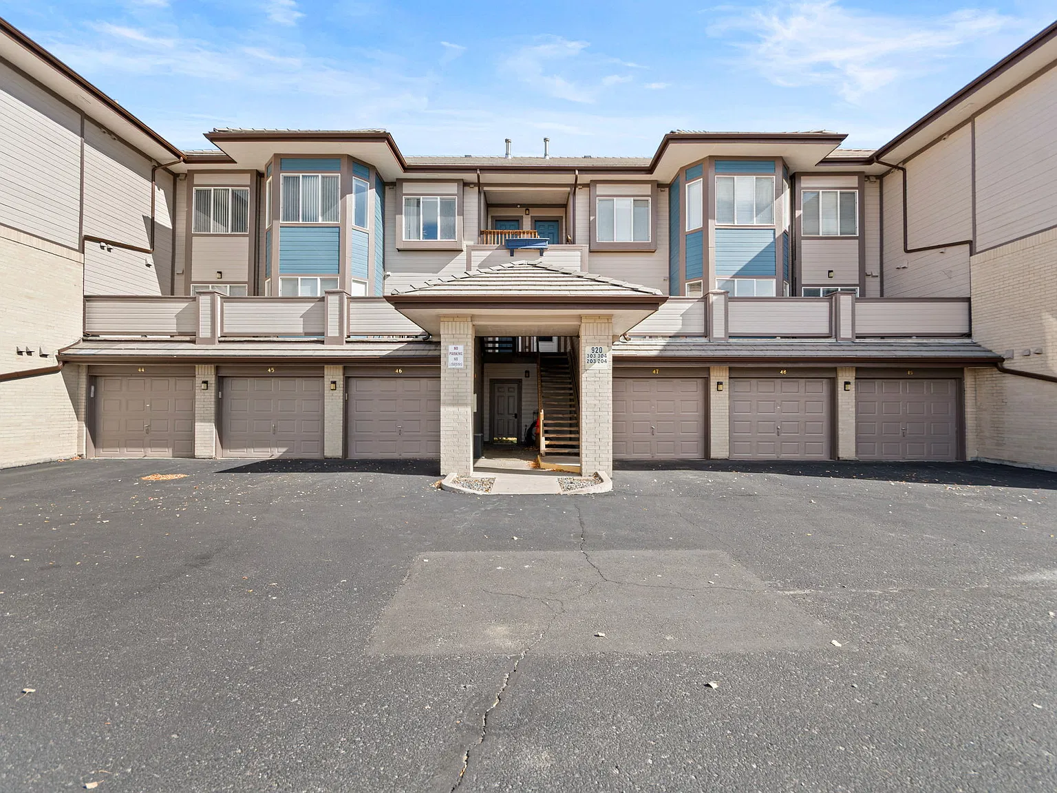 3 bed, 1555 sqft, $2,300 — Photo 1
