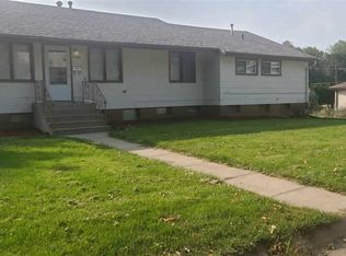 3701 Pierce Pl, Sioux City, IA 51104