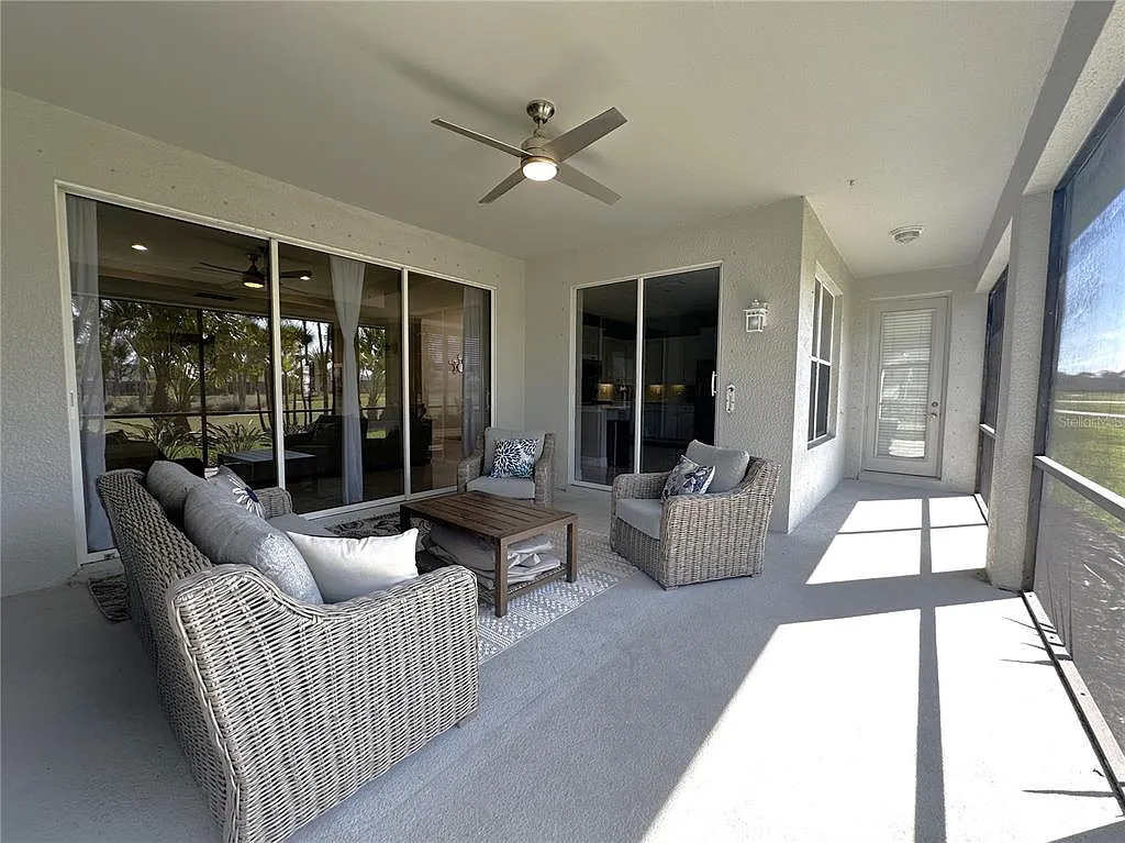 4 bed, 2.5 bath, 2572 sqft, $8,500 — Photo 2