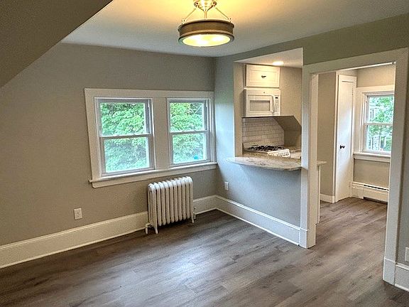 Dining Room & Counter.