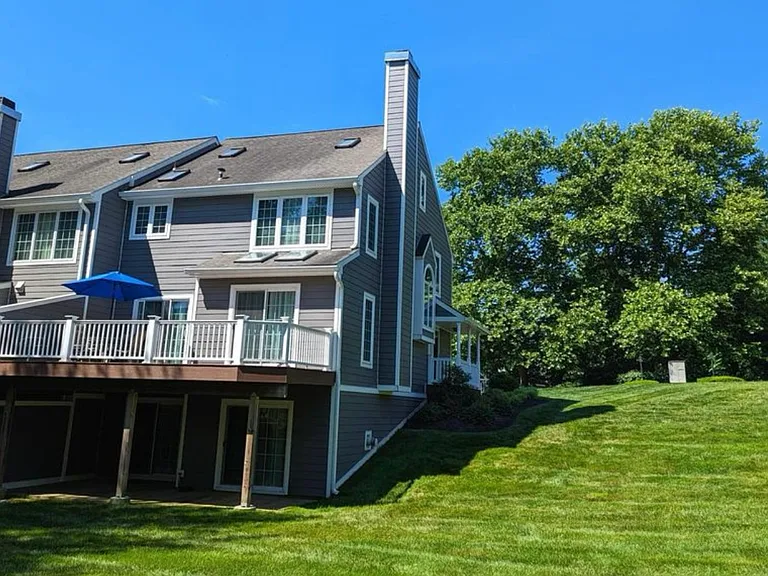 205 E Village Ln — Photo 14