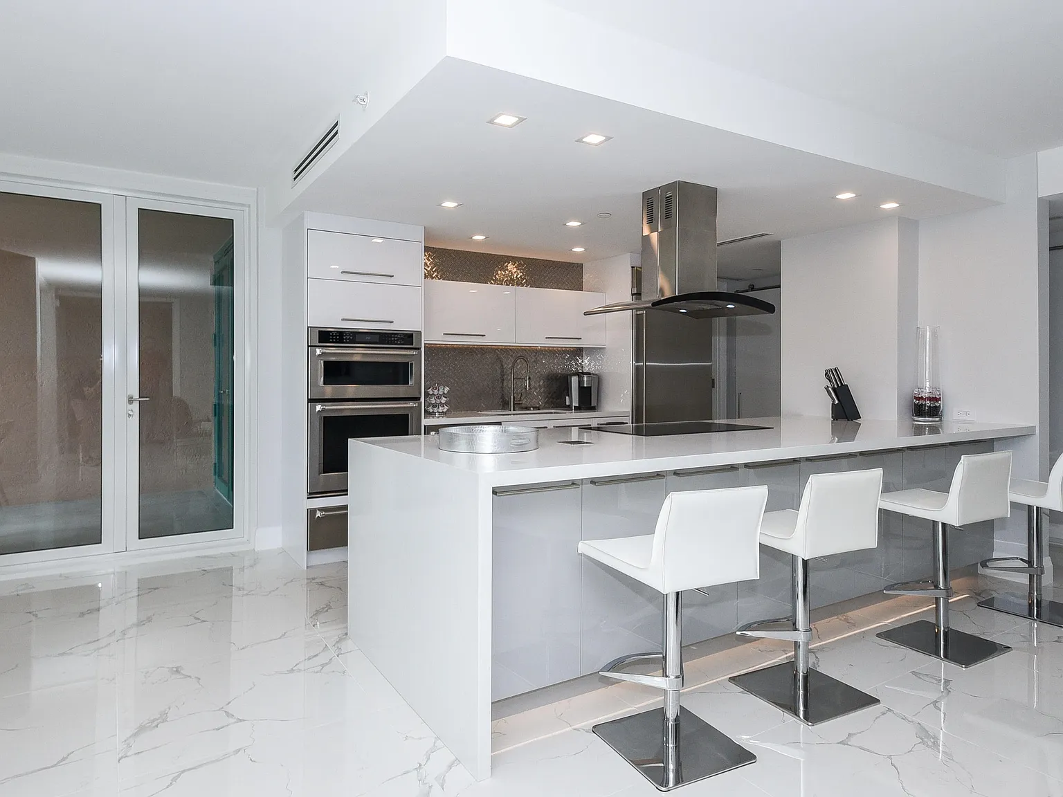 2 bed, 2.0 bath, 1524 sqft, $10,999 — Photo 2