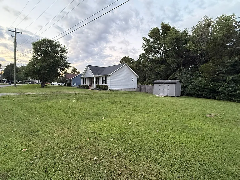 327 Center St — Photo 22