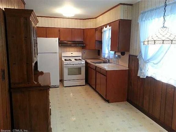 3rd image of 67 Janet Dr