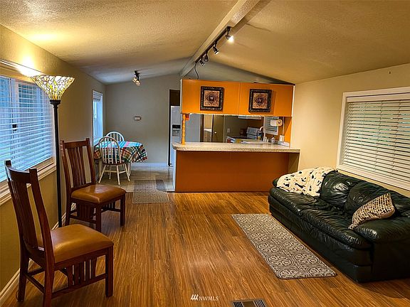 Laminated wood floors in main room. Double paned windows with nice blinds. Kitchen has large countertop with room for barstools for breakfast nook and room for kitchen table or moveble island.  Vaulted ceilings.>