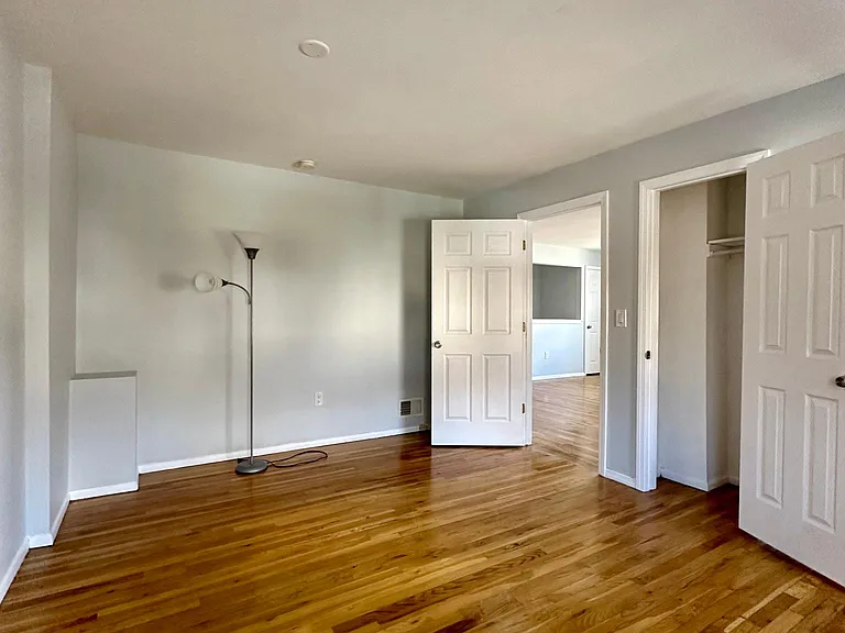 Sinclair Ave — Photo 9