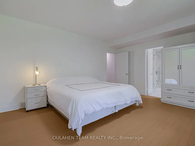 28 Uplands Ave — Photo 16
