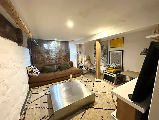 Rented by Ulas Real Estates Inc | media 20