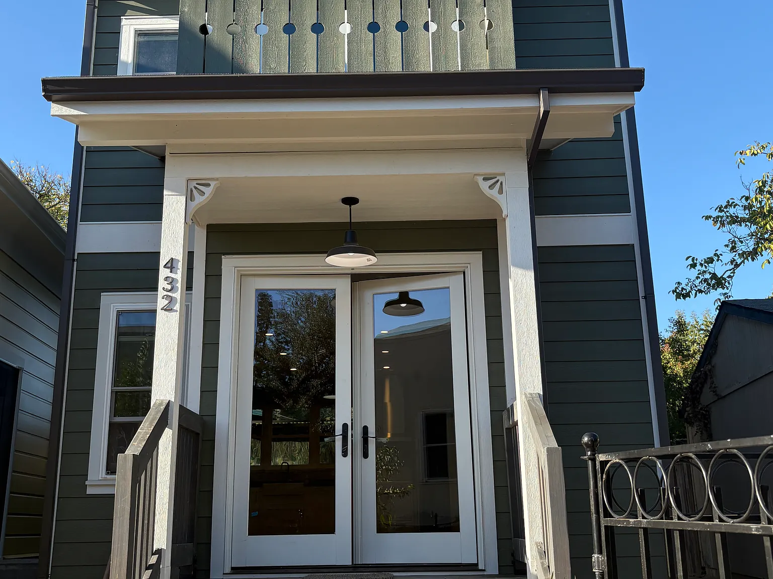 2 bed, 800 sqft, $4,200 — Photo 1