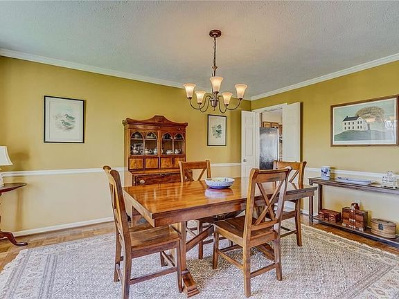 5th image of 73 Chardonnay Dr