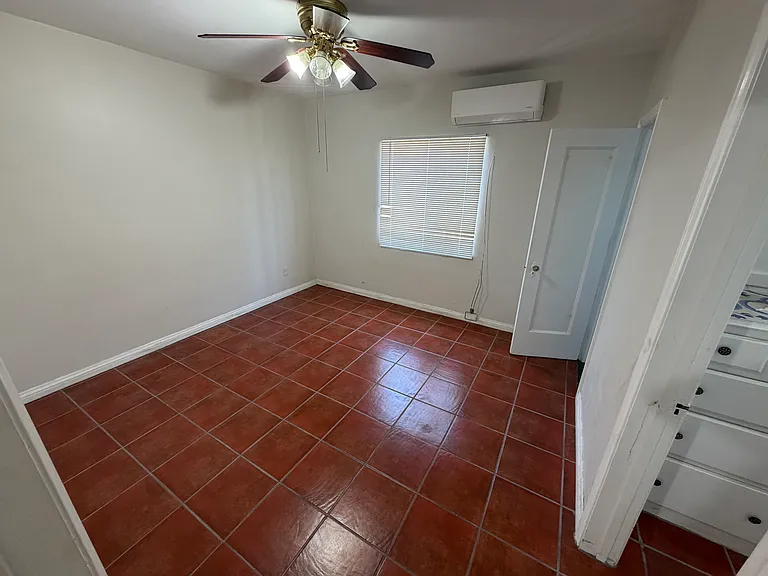 729 Martin Luther King Jr Ave — Photo 10