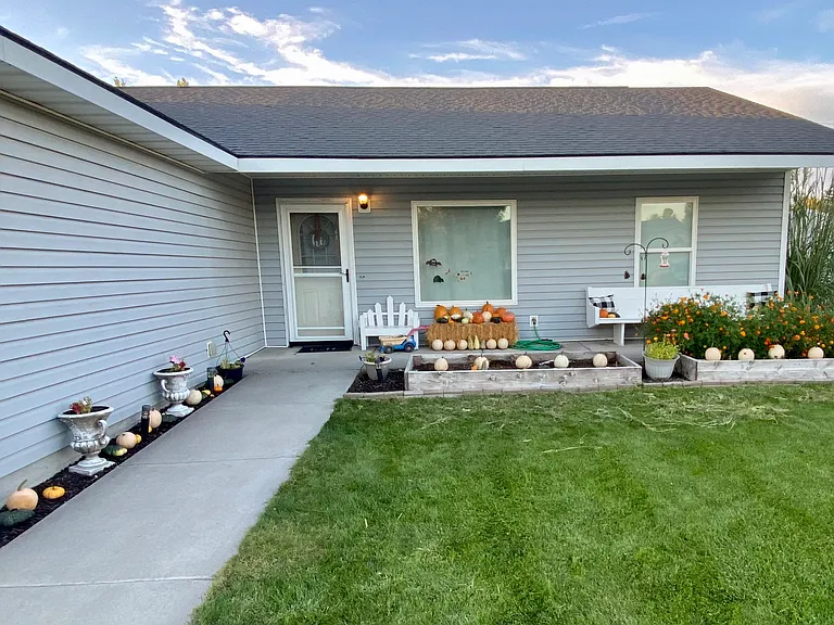 704 Ambrose Ave — Photo 1