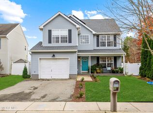 64 Dolphin Cir E, Bayville, NJ 08721