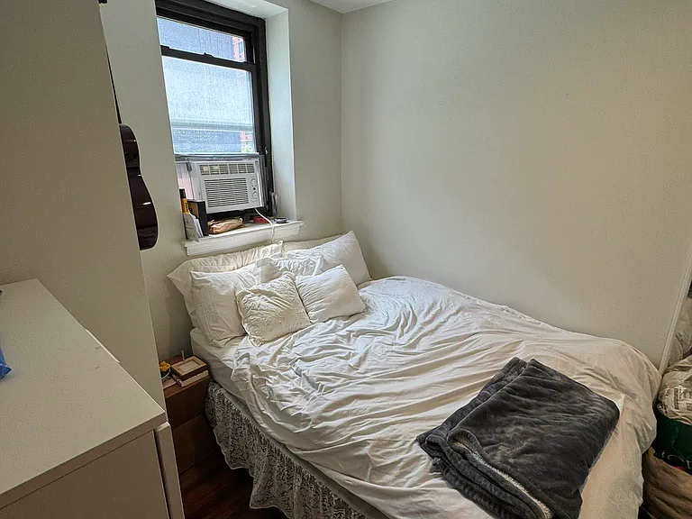 1446 1st Ave #4H — Photo 3