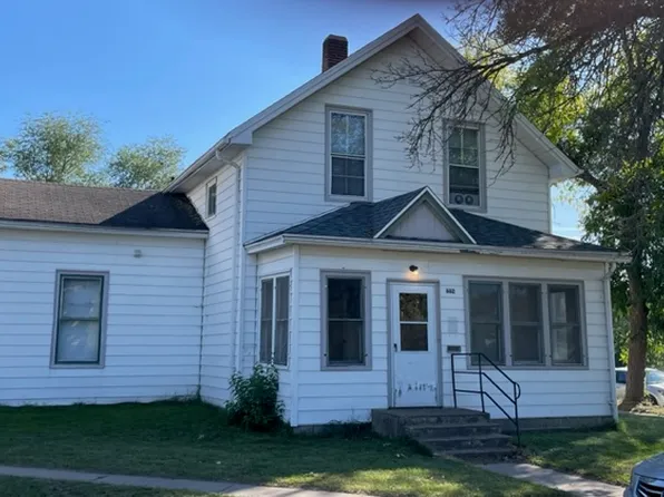 602 12th Ave E, Menomonie, WI 54751