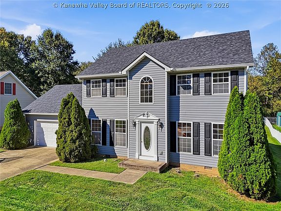 3rd image of 110 Heather Ct