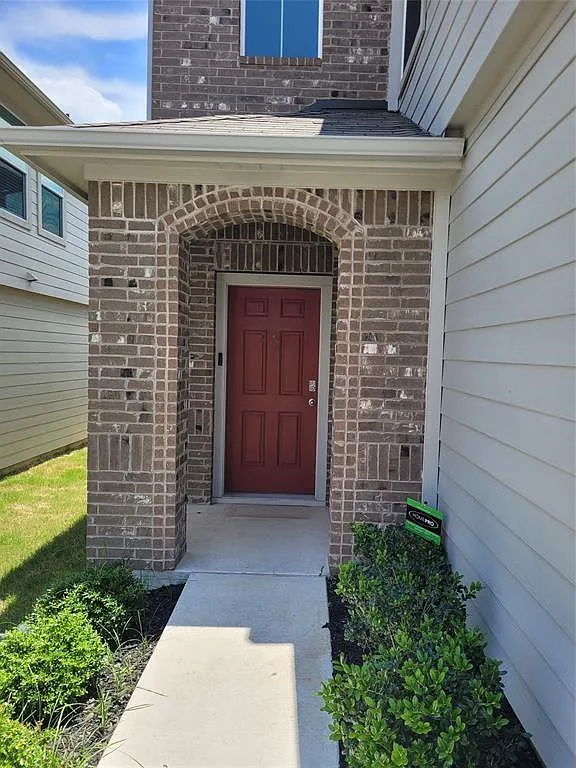 3 bed, 2.5 bath, 1835 sqft, $1,945 — Photo 2
